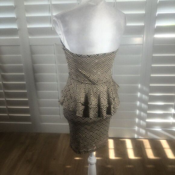 New A Gaci Strapless Stretch Sheath Mini Dress M Peplum Taupe Black Clubwear Hot - Picture 4 of 12
